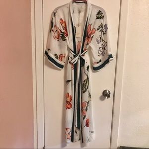 NWT Floral Print Kimono/Robe